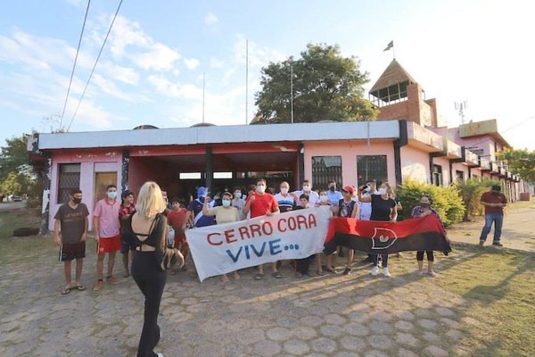 Vecinos y fanáticos tratan de frenar la demolición del exestadio de Cerro Corá