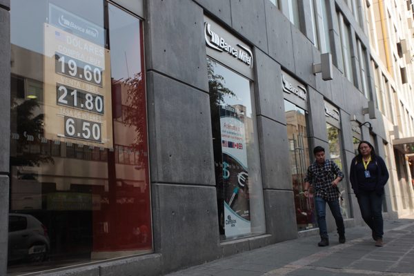 Bancos de México aumentaron un 10 % las transacciones en línea en 2020 - MarketData