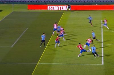 Conmebol suspende a dos árbitros por el gol mal anulado a Uruguay | OnLivePy
