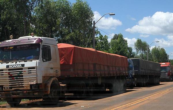 Camioneros levantan paro nacional