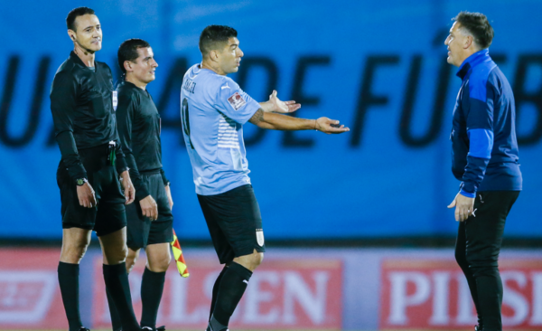 Diario HOY | Conmebol aplica suspensión a jueces de VAR por anular mal el gol a Uruguay