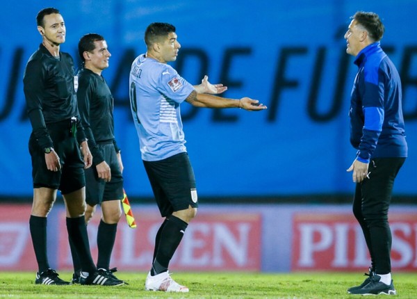 Conmebol suspende a los árbitros que perjudicaron a Uruguay ante Paraguay