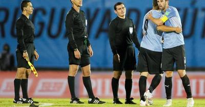 Conmebol afirma que gol de Uruguay estuvo mal anulado y suspende a dos árbitros