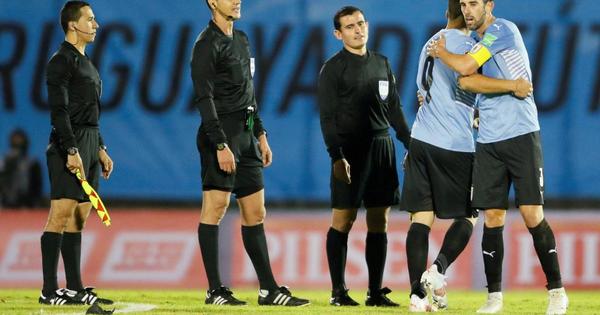 Conmebol afirma que gol de Uruguay estuvo mal anulado y suspende a dos árbitros