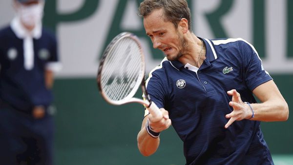 Medvedev y Zverev avanzan a octavos de Roland Garros