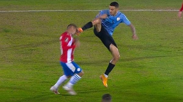 Gol de Uruguay fue legítimo y debió ser roja para Vecino, según el árbitro Epifanio González | Ñanduti