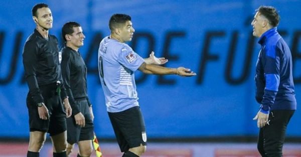 Conmebol suspende a dos árbitros por el gol anulado a Uruguay