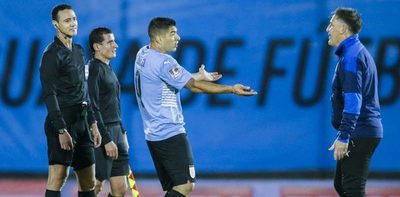 Conmebol suspende a dos árbitros por el gol anulado a Uruguay