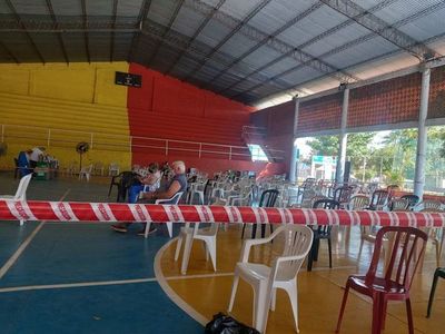 Poca gente acudió a aplicarse la vacuna anticovid en Fernando de la Mora - Nacionales - ABC Color