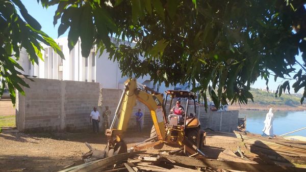 Destruyen embarcaciones precarias confiscadas en el Este