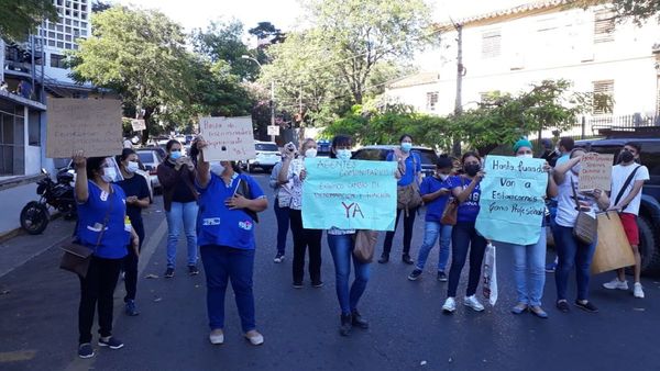 Protestan contra circular que les niega un mejor cargo