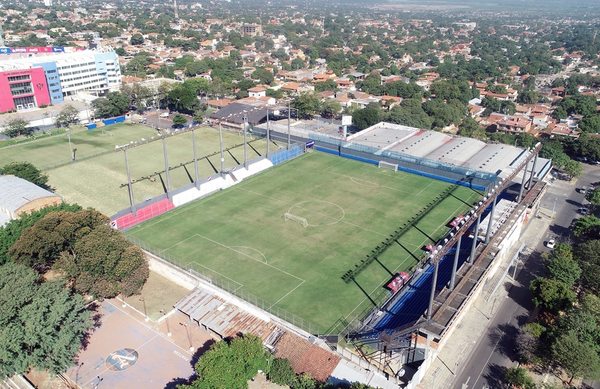 Estadio chico, pero coqueto y moderno - 117 años Club Nacional - ABC Color