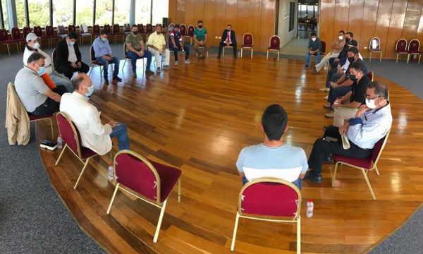 Camioneros presentan proyecto ante Congreso y levantan paro nacional