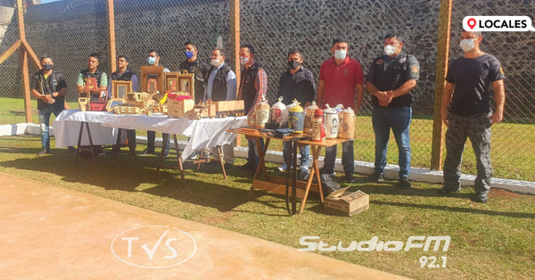 EN BUSCA DE LA REINSERCIÓN, REOS OFERTAN ARTÍCULOS ARTESANALES