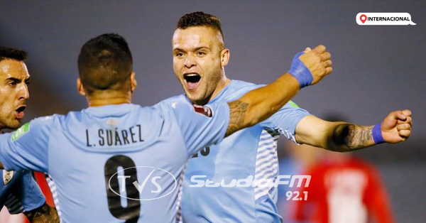 Conmebol suspende a árbitros colombianos por anular gol de Uruguay ante Paraguay