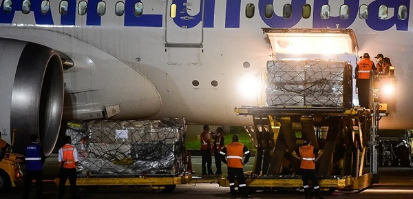 Arribó al Paraguay el primer lote de vacunas Moderna para embarazadas