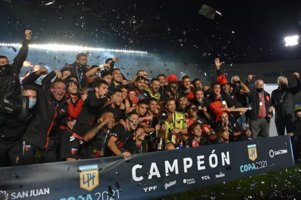 Colón se coronó campeón del fútbol argentino | OnLivePy