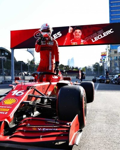 Déjà vu para Leclerc: Pole en Bakú con bandera roja en el final