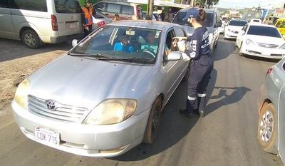 Bomberos del barrio Remansito realizan colecta para cubrir gastos de servicios - ABC en el Este - ABC Color