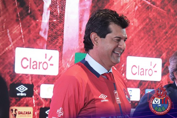 'Pepe' Cardozo ya viste los colores de un grande de Centroamérica