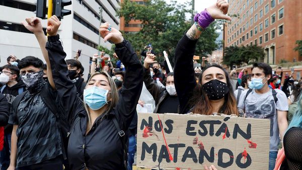 Colombia: Dos civiles muertos y cuatro policías heridos