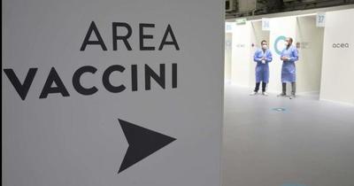 Récord de vacunación en Italia: aplican casi 600 mil dosis anticovid en un solo día
