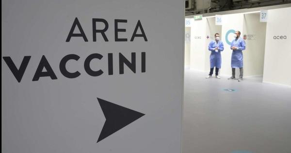 Récord de vacunación en Italia: aplican casi 600 mil dosis anticovid en un solo día