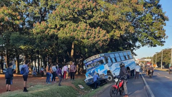 Colectivos chatarras siguen circulando en las avenidas de CDE