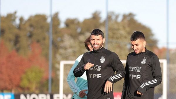 Scaloni recupera a 10 jugadores para viajar