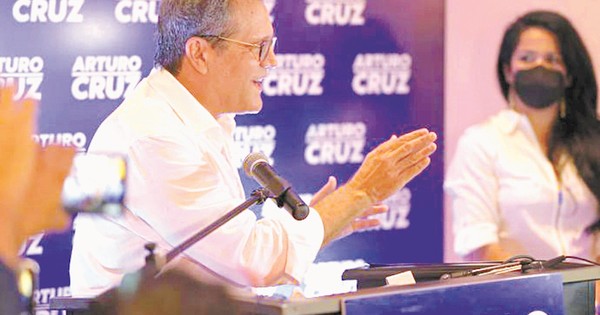 La Nación / Detienen a Arturo Cruz , candidato opositor