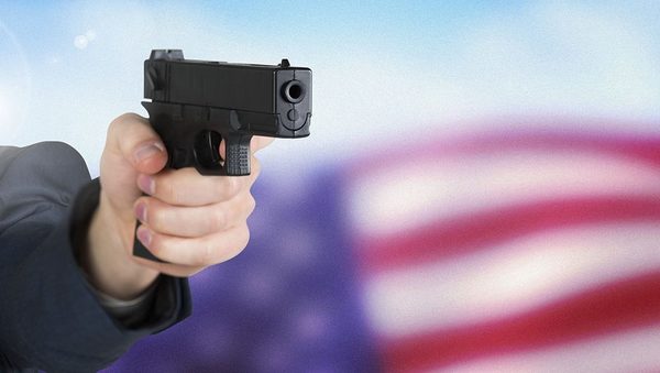 Un juez anuló fallo que prohíbe las armas de asalto en California