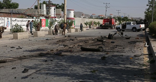 La Nación / Al menos 11 muertos tras la explosión de un autobús en Afganistán