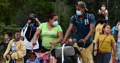 La Nación / Mientras llegan soluciones, migrantes en Guatemala siguen con la meta de llegar a EEUU