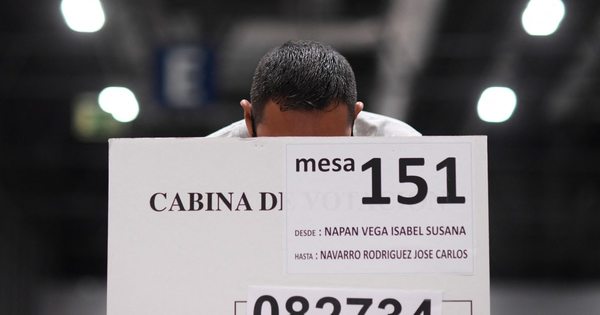 La Nación / Perú empieza a votar en decisiva elección entre Fujimori y Castillo