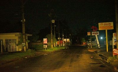 Varias zonas se quedaron a oscuras a causa del temporal - Nacionales - ABC Color