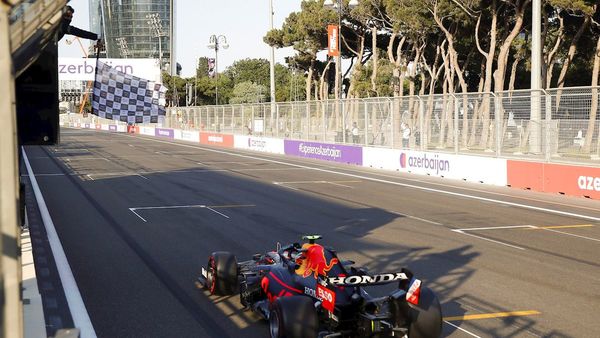 Checo Pérez gana el Gran Premio de Azerbaiyán