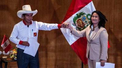 Perú elige presidente entre la derechista Fujimori y el izquierdista Castillo