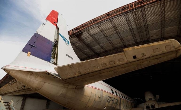 Diario HOY | Amantes de la aviación recuperan avión abandonado por décadas en Paraguay