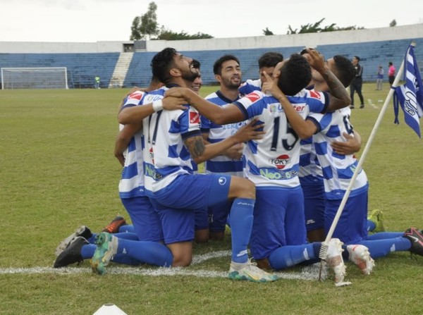 Dos victorias y un empate se registraron en la mañana del domingo - APF