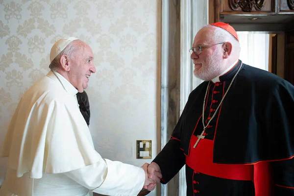 Cardenal asesor del papa Francisco renuncia por inacción vaticana en casos de pedofilia