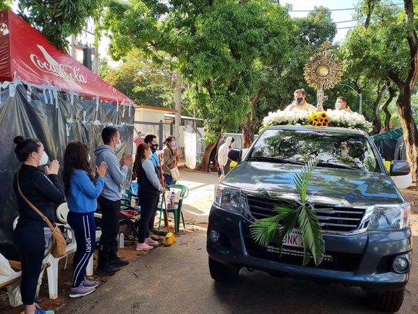El Santísimo Sacramento llegó al Ineram y luego la bendición se impartió desde un helicóptero - Nacionales - ABC Color