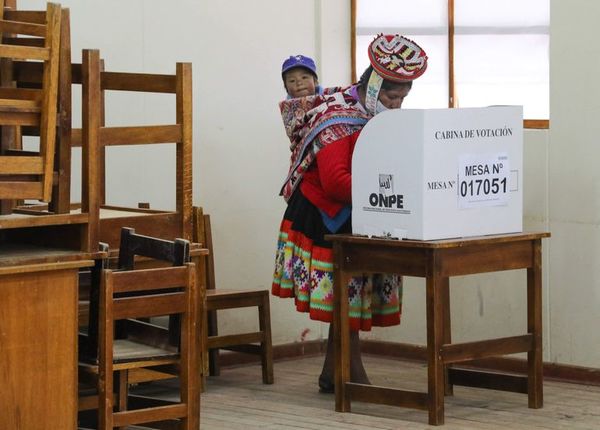 Perú vota con normalidad para el desenlace de sus elecciones más polarizadas - Mundo - ABC Color