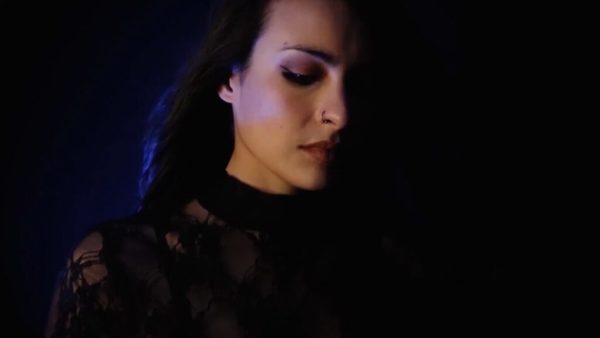 «River», el nuevo cover de la cantante paraguaya Aurora Halley | OnLivePy
