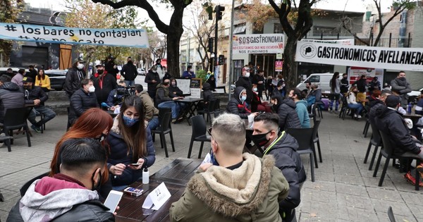 La Nación / Argentina: bares y restaurantes piden ayuda en el peor momento de la pandemia