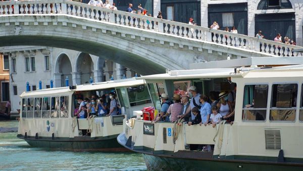 Italia suma 51 muertos y se acerca a 13 millones de inmunizados