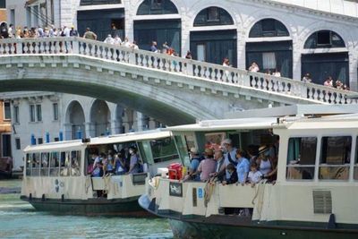 Italia suma 51 muertos por Covid-19 y se acerca a 13 millones de inmunizados