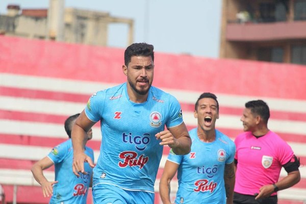 Resistencia gana de forma agónica y escala hasta la tercera posición