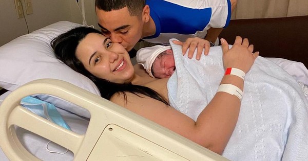 La Nación / Llegó Francesco el primer hijo de Miguel Almirón y Alexia Notto