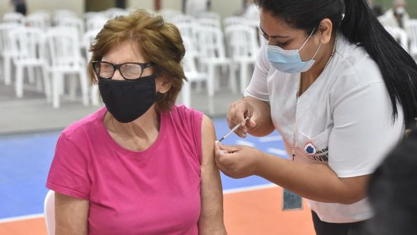 Registro de vacunados presenta un rezago superior a 40.000 nombres