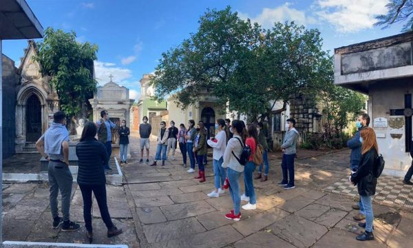 Precandidato a intendente encabezó necro turismo en Asunción
